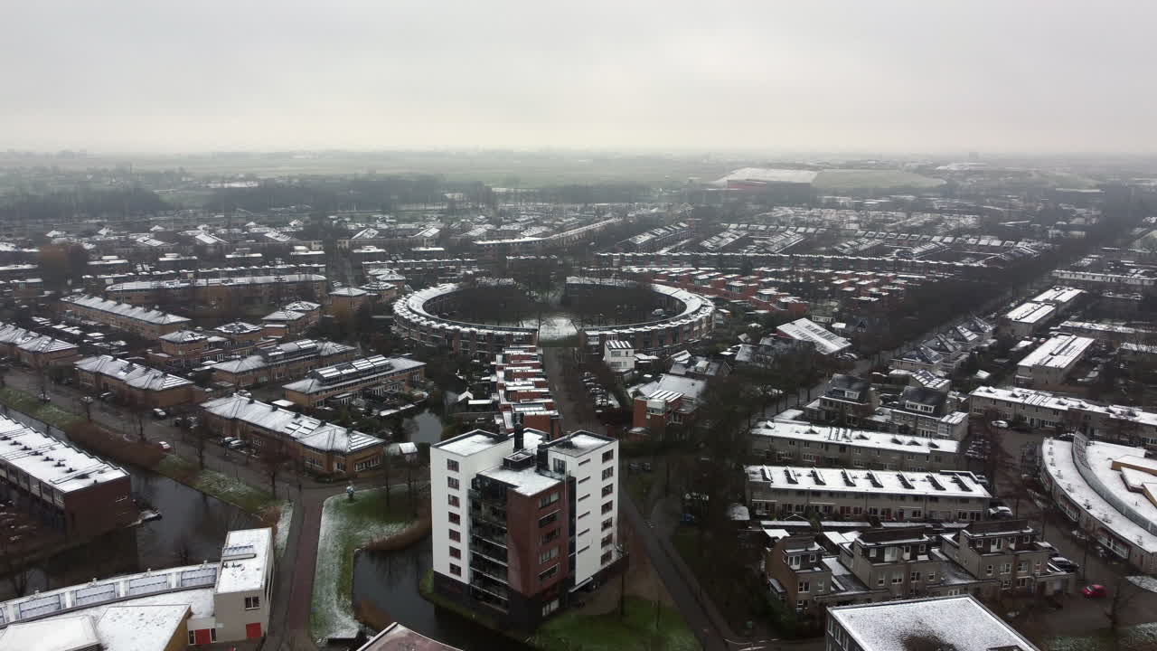 네덜란드의 중심에 위치한 눈이 내리는 겨울철 amersfoort nieuwland