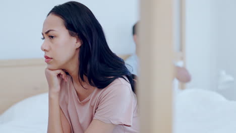 Woman-thinking,-divorce-or-angry-couple-on-bed