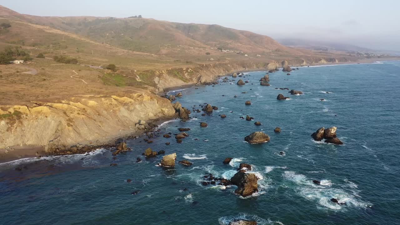 побережье северной калифорнии в районе города дженнер, штат канадская республика