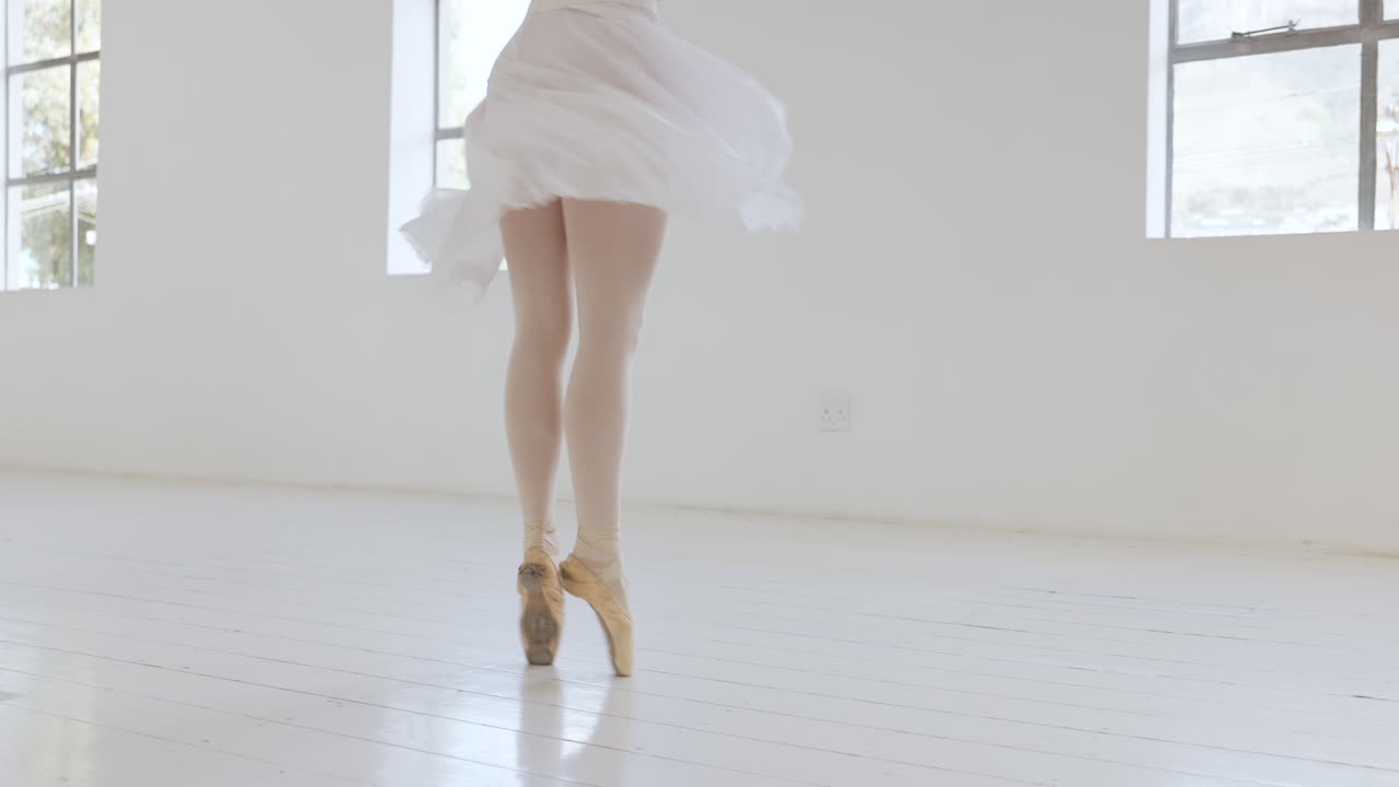 댄서, 댄서 및 발레 여성의 발이 스튜디오에