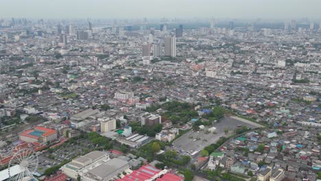 Geschäftige-Thailändische-Metropole-Von-Oben-Gesehen