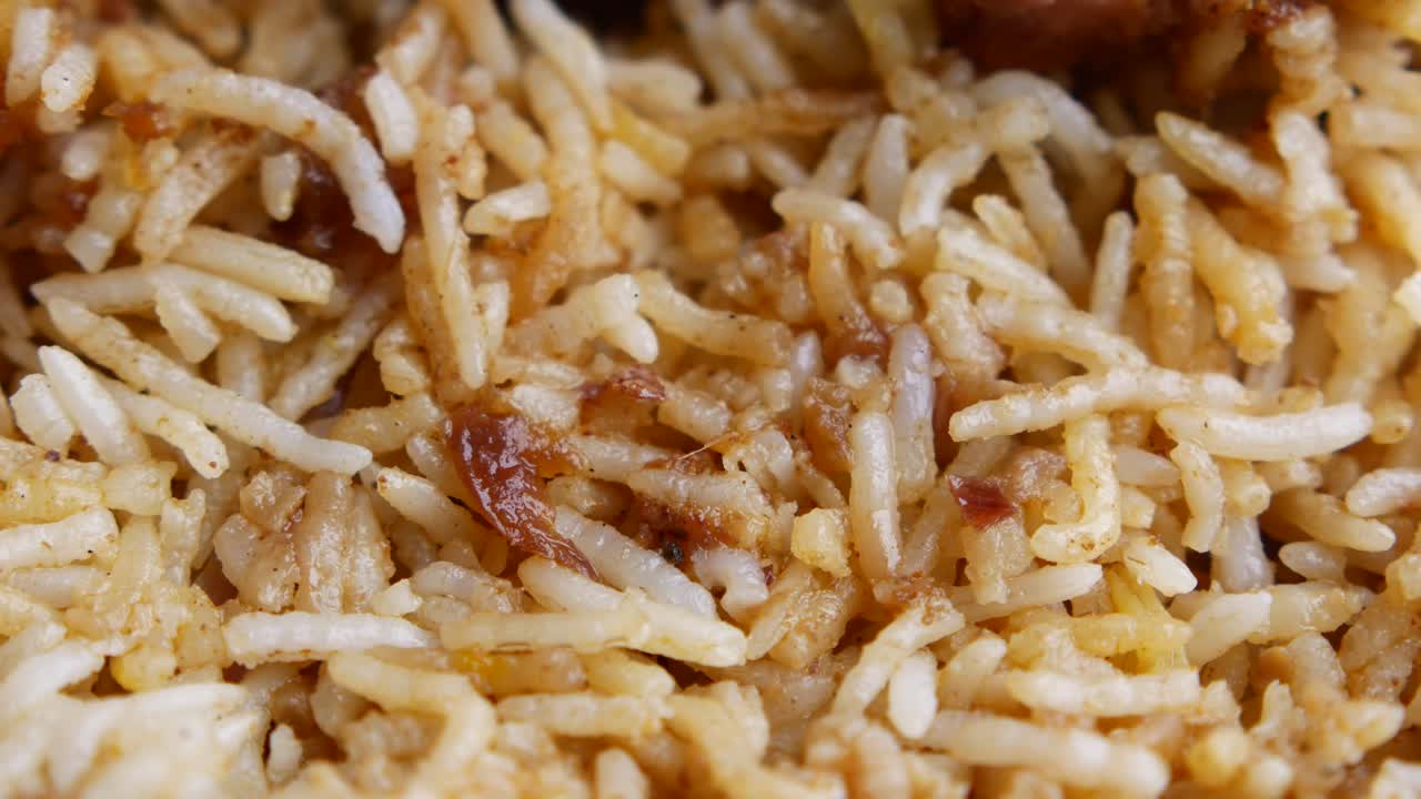 un primer plano del delicioso arroz biryani