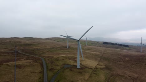 Imágenes-Aéreas-Cinematográficas-Del-Parque-Eólico-Lambrigg,-Kendal-Cumbria-Reino-Unido