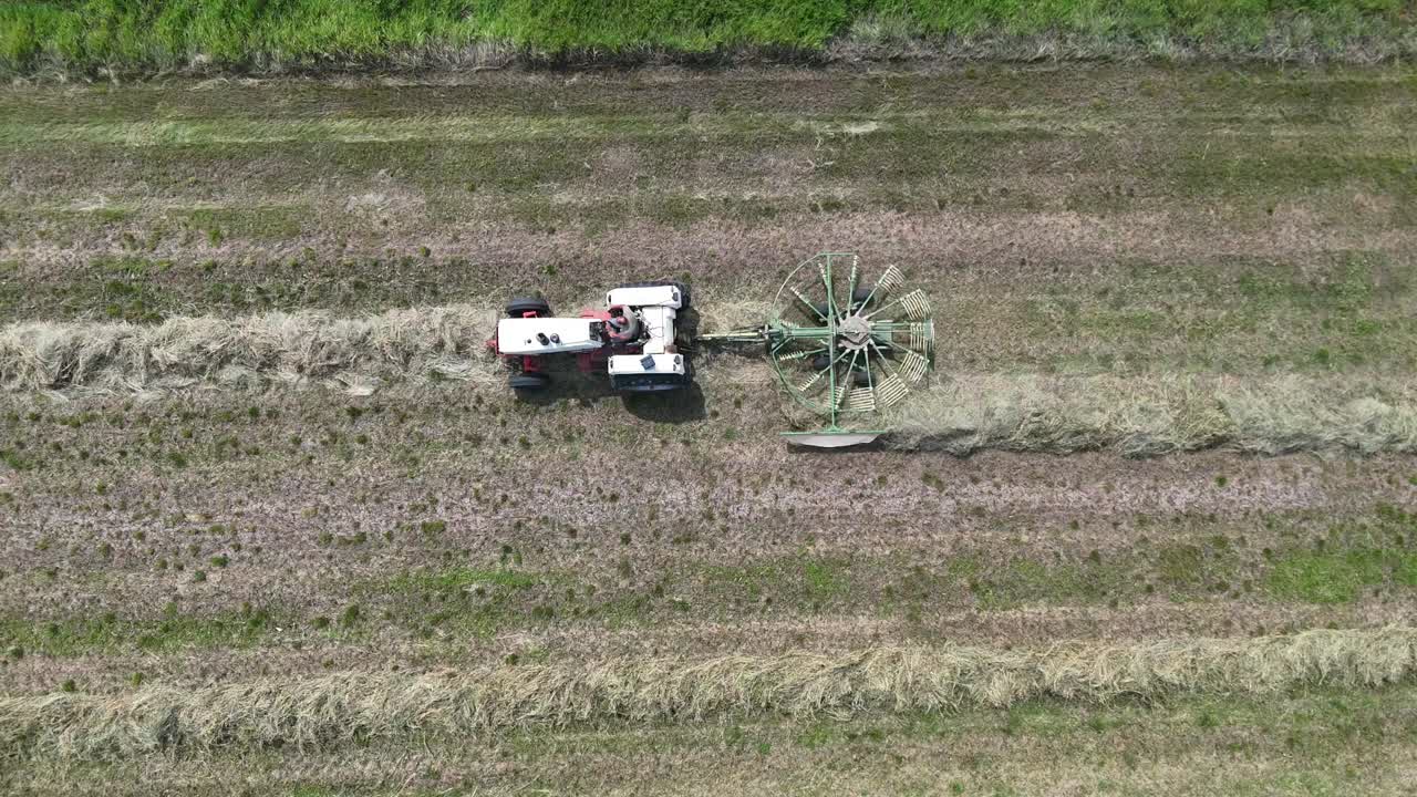 북동부 위스콘신 의 한 농부 는  을 기 위해  을 준비 하고 있다