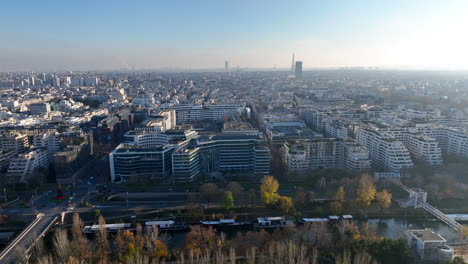 Panorama-Der-Stadt-Paris,-Blick-Vom-Klischeehaften,-Sonnigen-Morgen-Aus-Der-Luft