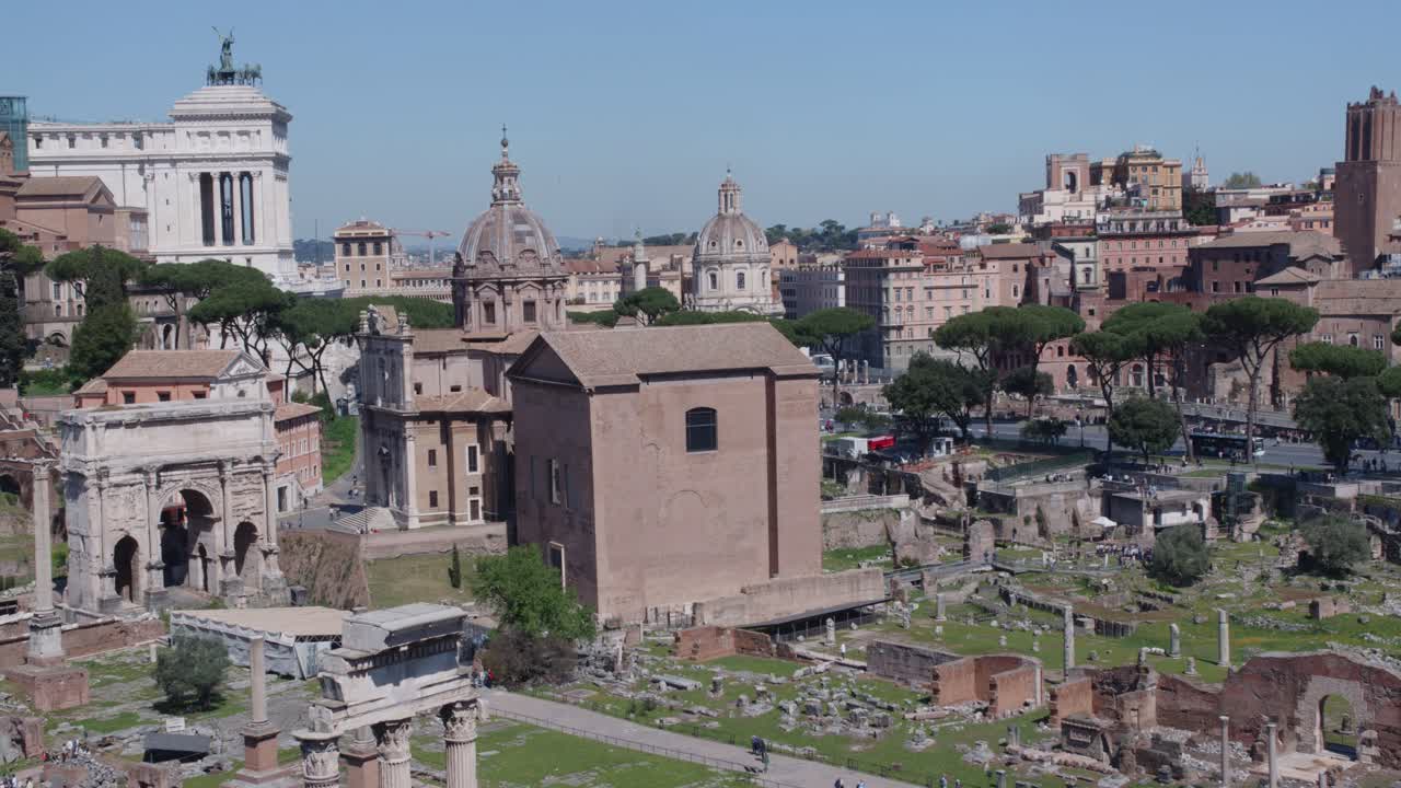 Veduta aerea del Foro Romano e delle antiche rovine a Roma, Italia