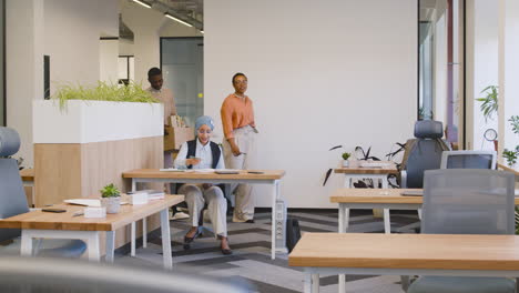 Muslim-Woman-Sitting-In-The-Office-2