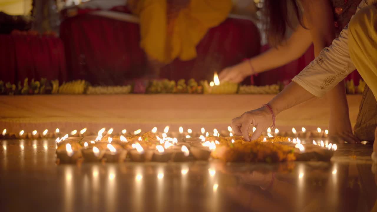 iluminando las dias en casa. celebrar el festival indio.