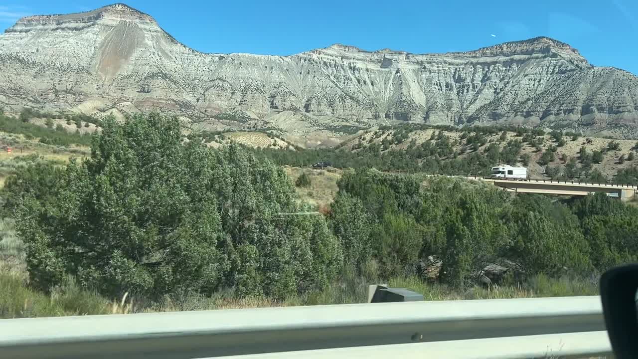 conduciendo a través de los parques de utah