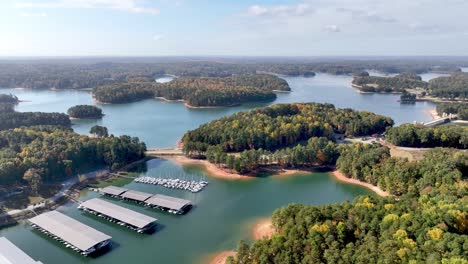 Luftaufnahme-Des-Yachthafens-Am-Lake-Lanier-Reservoir-In-Georgia