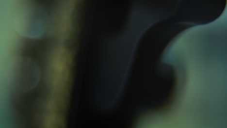 tomada macro de una placa de trípode de cerca, engranaje de la cámara, botón de metal, movimiento suave de la grúa hacia arriba, cámara lenta de 120 fps, full hd