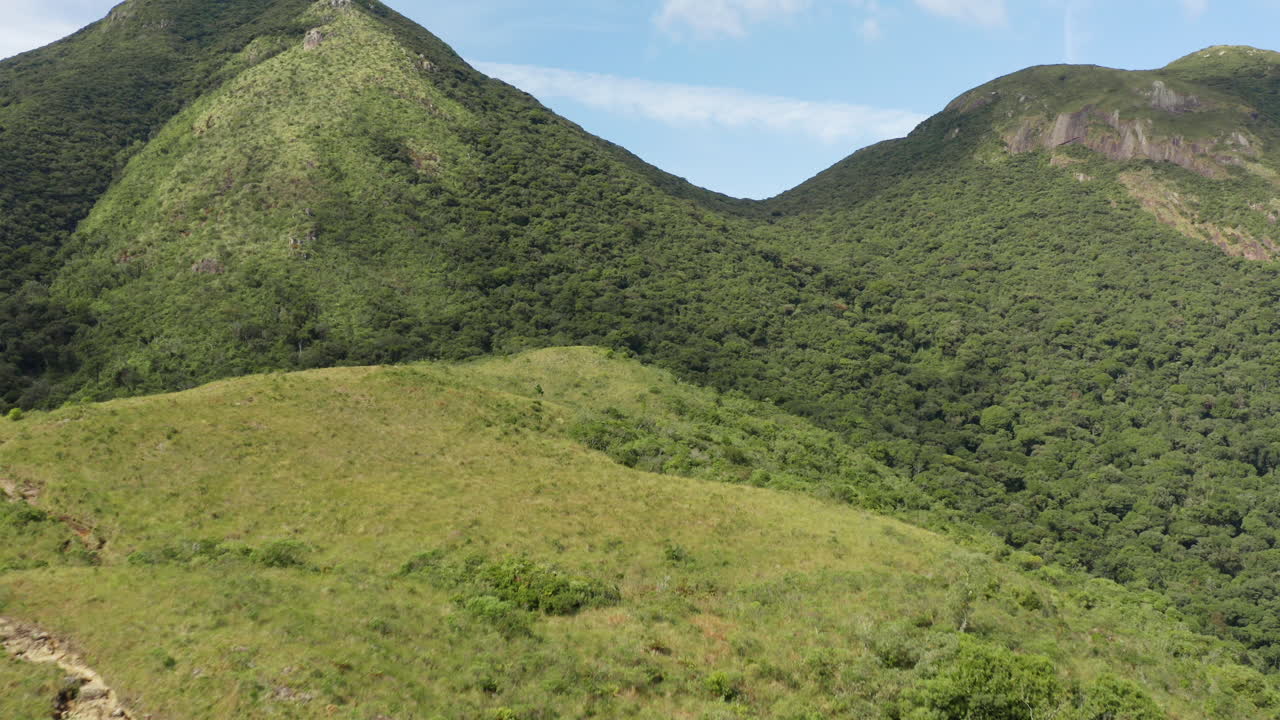 senderismo brasileño en las montañas de la selva tropical, brasil, sudamérica