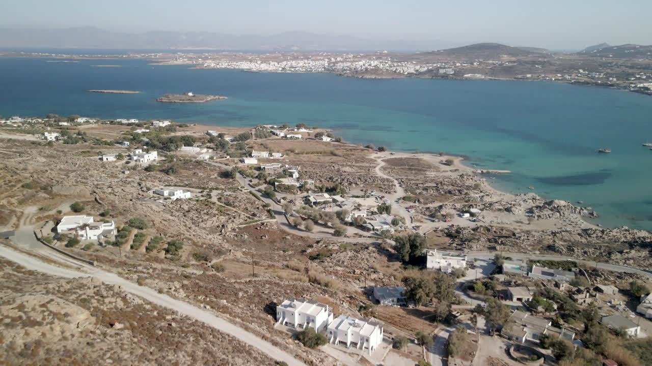 toma de drone del océano en paros, grecia