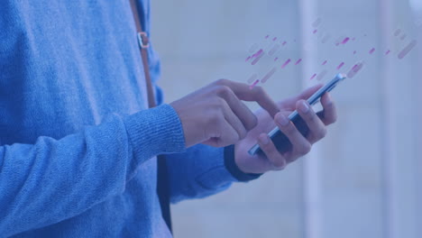 animación de un patrón abstracto sobre la sección media de un hombre caucásico usando un teléfono inteligente.