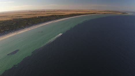 Aerial-drone-view-of-the-coast-of-Yorke-Peninsula,-South-Australia