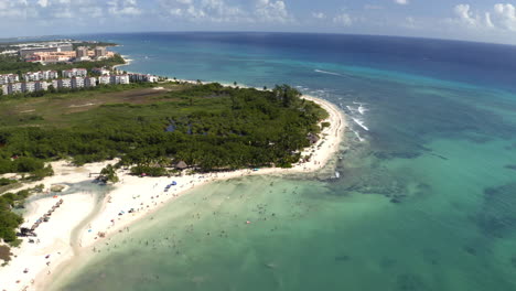 playa de arena blanca tropical costa del océano de punta esmeralda en méxico