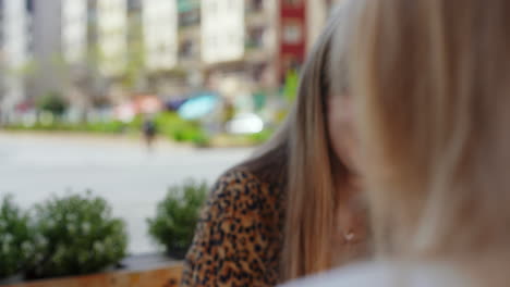 women talking in an outdoor cafe