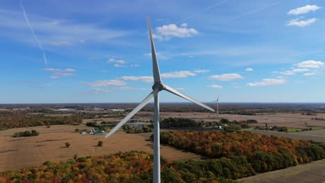 Drehende-Windmühle-Der-Windkraftanlage---Umlaufbahnaufnahme