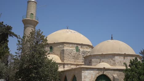 larnaca, cyprus, september 2021: hala sultan tekke mosque on the background of a salt lake. dried up salt lake. natural salt on the surface of the earth.