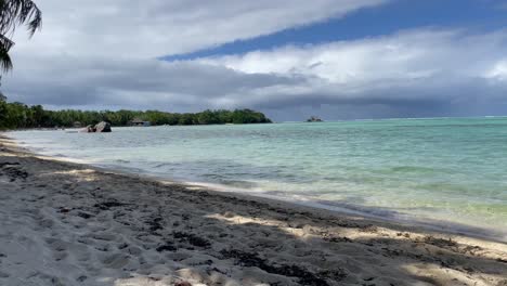 playa vacía en nosy fonga, isla frente a la costa este de madagascar