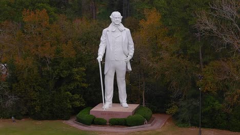 la estatua de sam houston en huntsville, texas