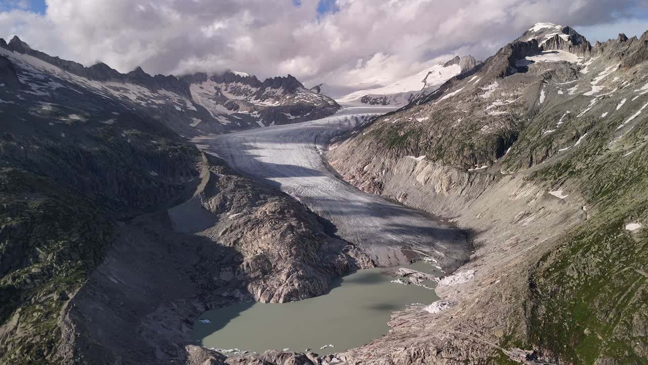glaciar del ródano cerca del paso de furka en la frontera de uri y valais