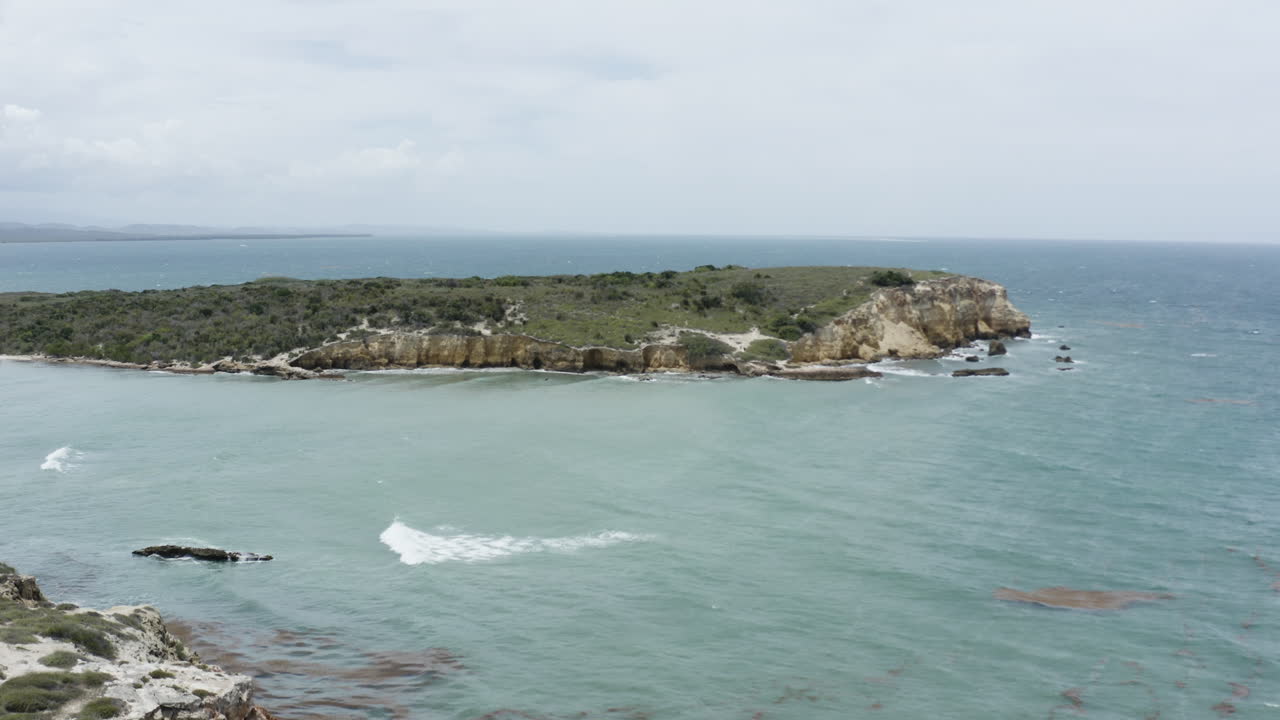 потрясающий вид с воздуха на полуостров морильос и заповедник в кабо-рохо в пуэрто-рико