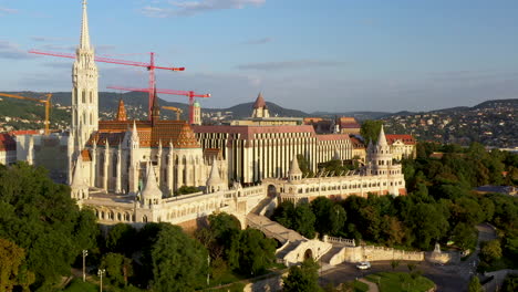 Imágenes-De-Drones-De-Budapest-Hungría-Y-El-Castillo-De-Buda