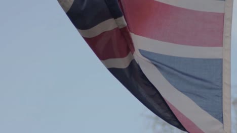 union jack bandera británica sopla en el viento