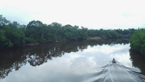 Drone-view-of-speed-boat-speeding-over-the-river-in-Rompin-Pahang,-Malaysia