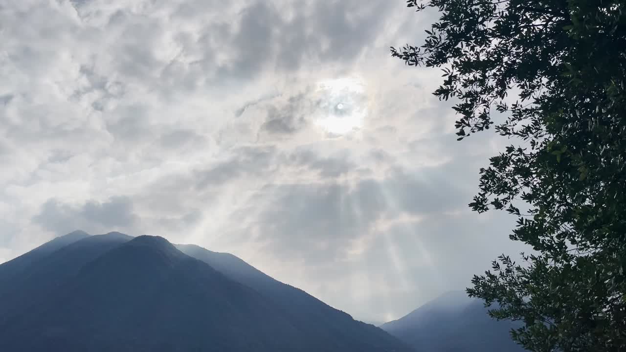 이탈리아 코모 호수의 중간 와이드 샷