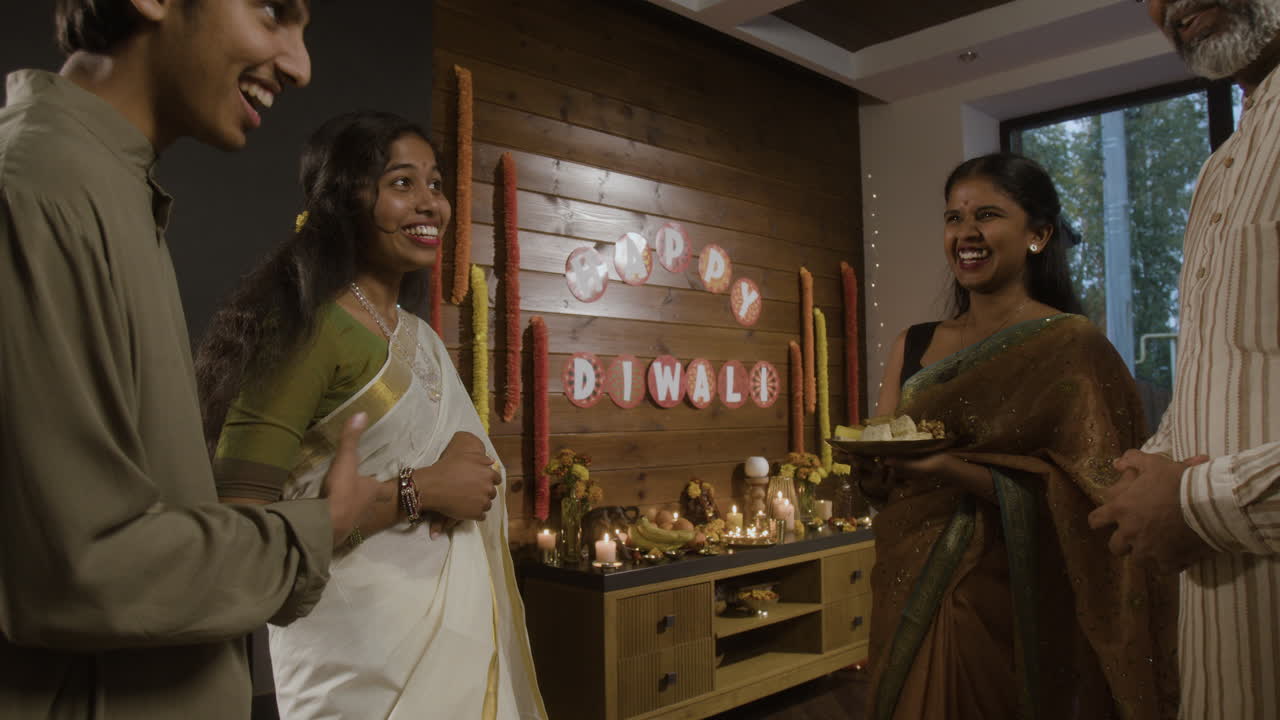 Fête de Diwali en famille à la maison