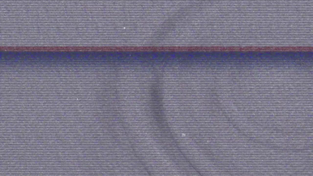 Animazione in loop di bolle bianche 3D con effetto schermo TV disturbato su sfondo bianco.