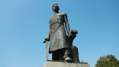 statue of famous polish insurgent