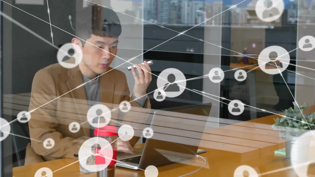 드폰으로 대화하고 동료와 논의하는 다양한 남자에 대한 연결된 아이콘의 애니메이션