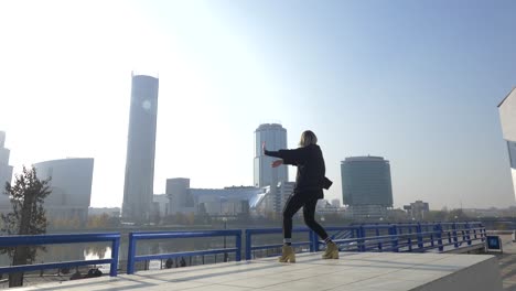 woman dancing in the city
