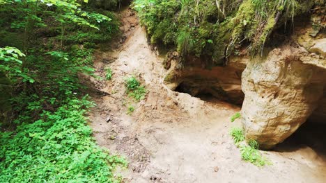 Peldanga-Labyrinth,-Liepniekvalka-Caves-in-Latvia