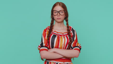 descontento chica molesta reaccionando a una idea desagradable horrible insatisfecho con la mala calidad sacude la cabeza no