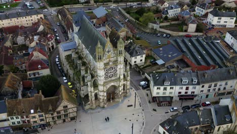 Stiftskirche-Notre-Dame-Im-Historischen-Zentrum-Von-Vernon,-Normandie-In-Frankreich