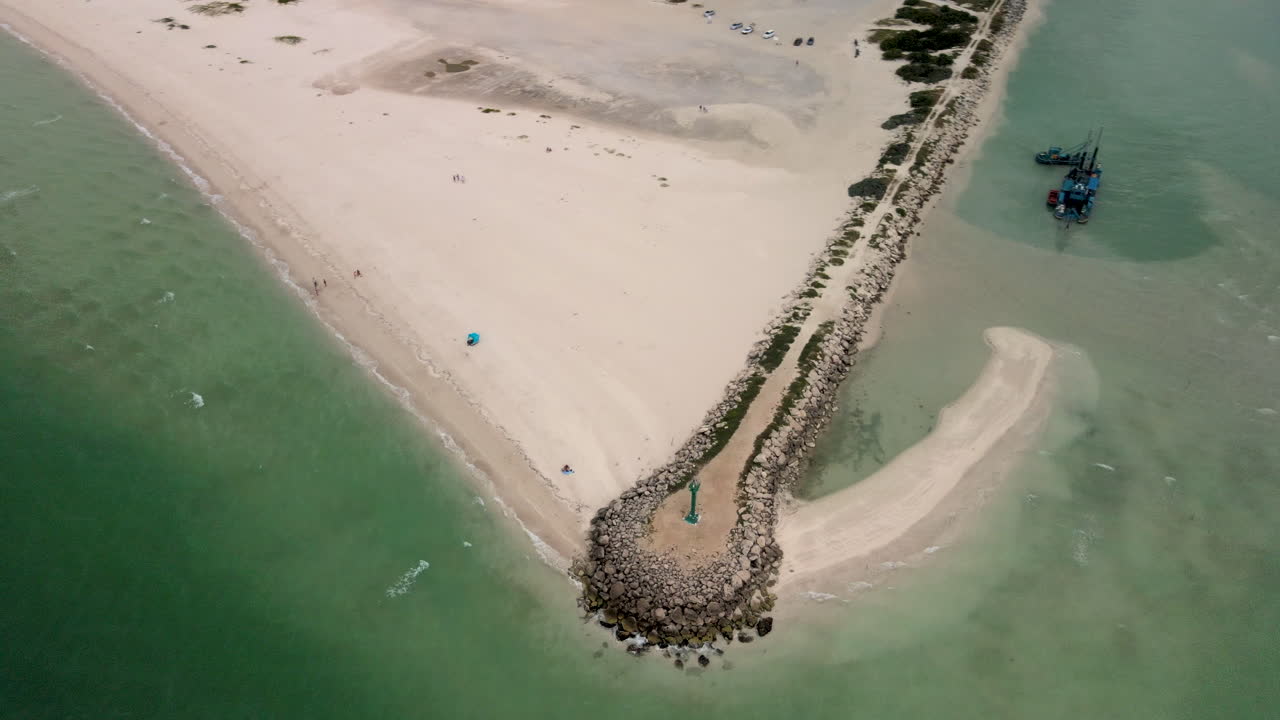 멕시코 유카탄에 있는 등대의 공중 상승 전망