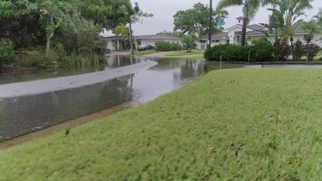 vídeo de drones de 4k de las inundaciones causadas por la tormenta del huracán idalia en st.