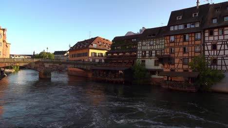 canal del río ill cerca de la pequeña francia