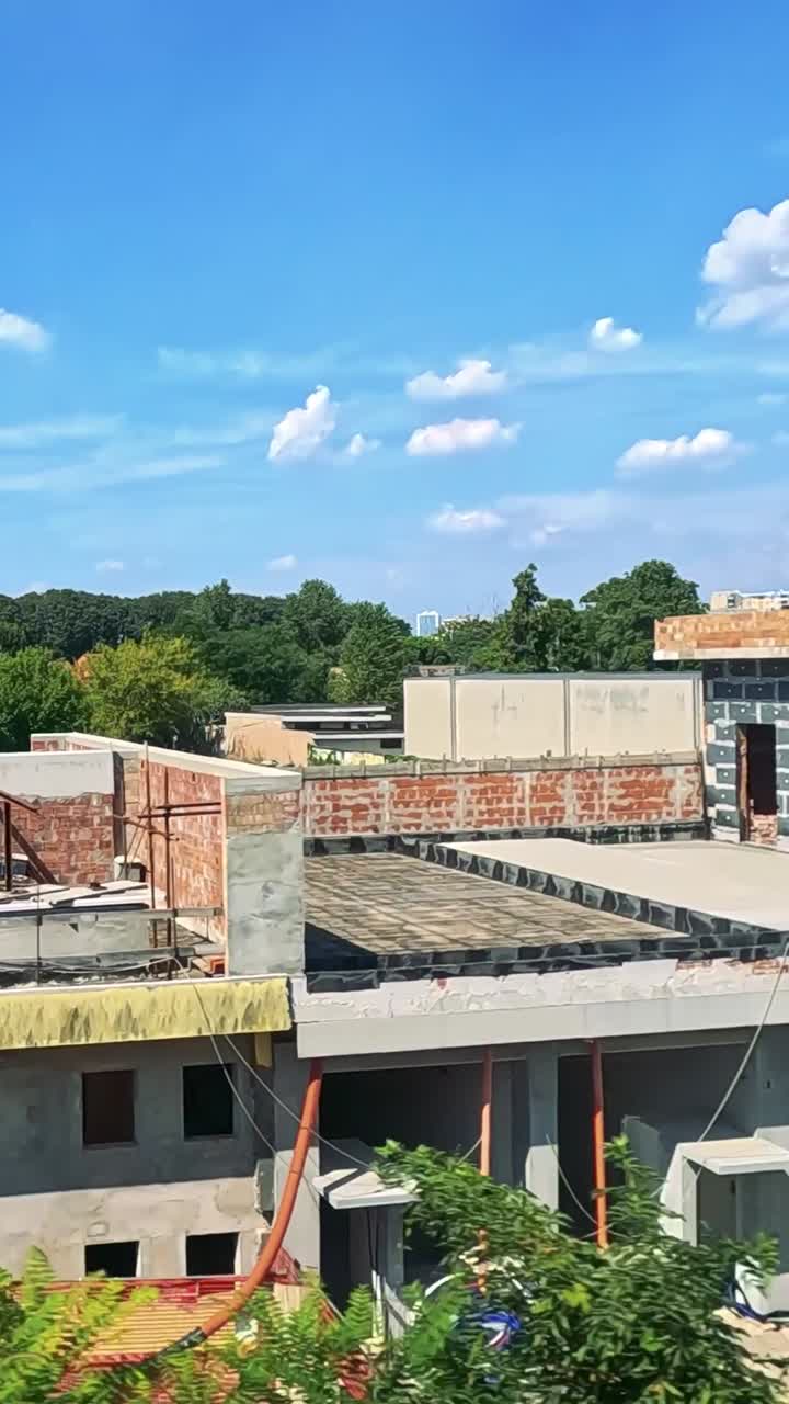 un paseo panorámico en tren que muestra la arquitectura de milán