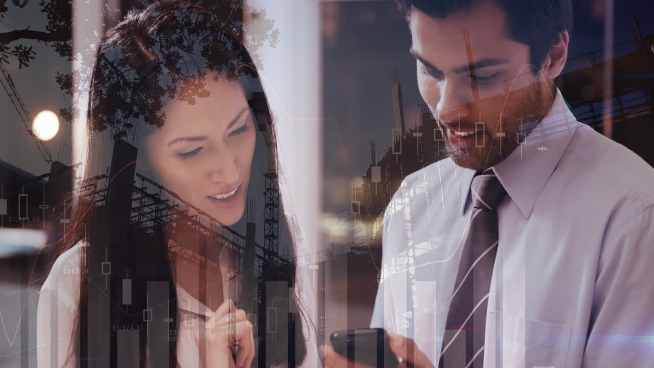 Animazione dell'elaborazione di dati finanziari e paesaggio urbano su diverse persone d'affari in ufficio