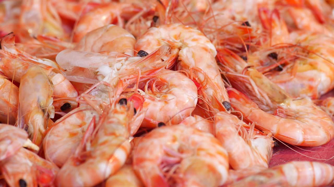 Sfondo di frutti di mare con deliziosi gamberetti cotti