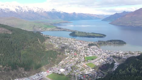 queenstown, nueva zelanda. destino turístico famoso, panorámica aérea