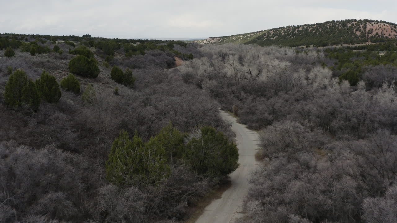 пешеходные тропы в дикой природе штата юта в филлморе, штат юта - аэрофотосъемка