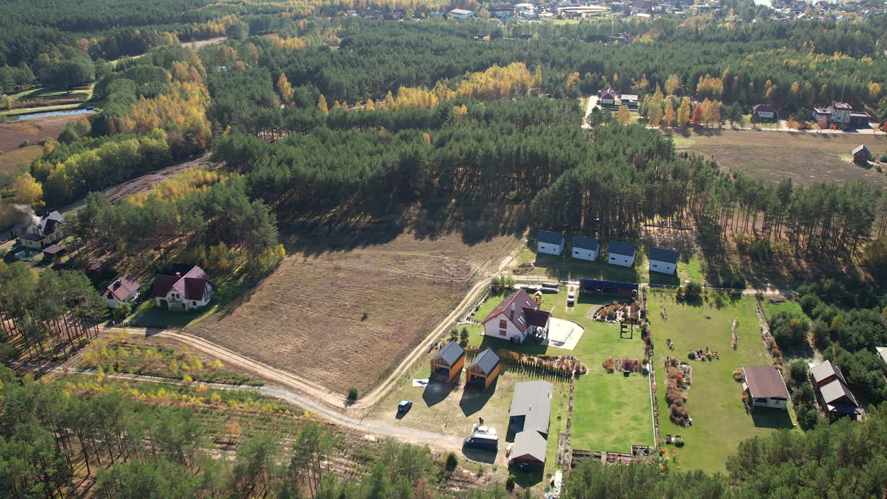 небольшая деревня, расположенная между озерами шворнегаце в польше