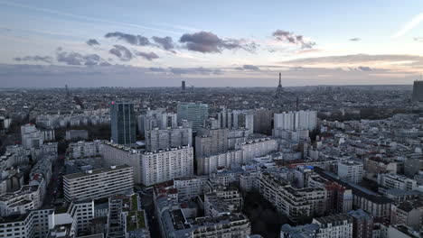 París-Aéreo:-Una-Danza-De-Monumentos-Históricos-Y-Sectores-Comerciales-Bulliciosos.