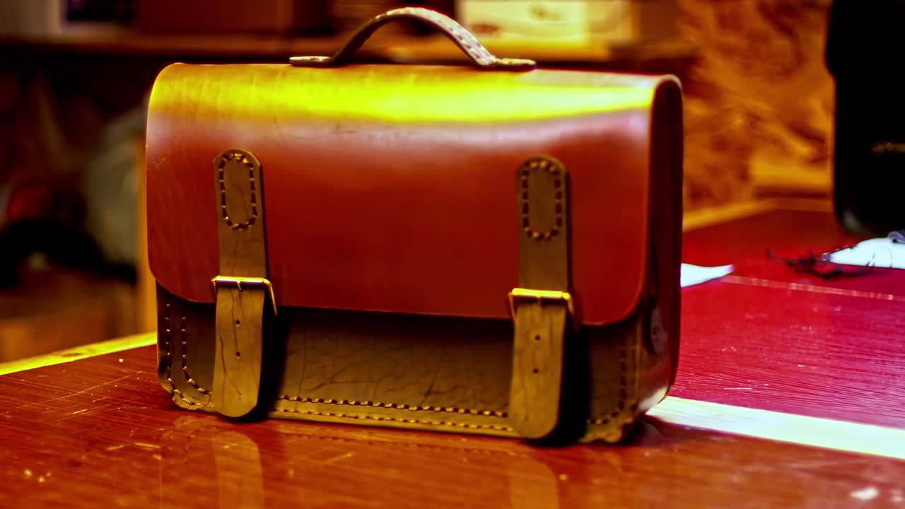 Leather bag handmade high quality calf manual work art and craft workshop leatherwork